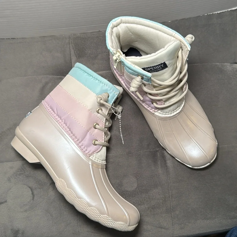 New Sperry Kid’s Saltwater Ankle Boot Duck Boot Iridescent Pastel Size 3 & 6